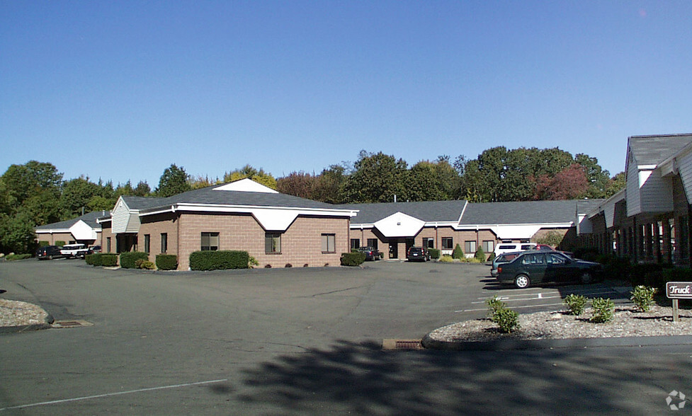 130 Fort Path Rd, Madison, CT for lease - Primary Photo - Image 2 of 6