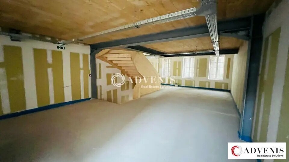Office in Bordeaux for lease - Building Photo - Image 3 of 11