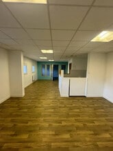 Retail in Saint-Germain-en-Laye for lease Interior Photo- Image 2 of 8