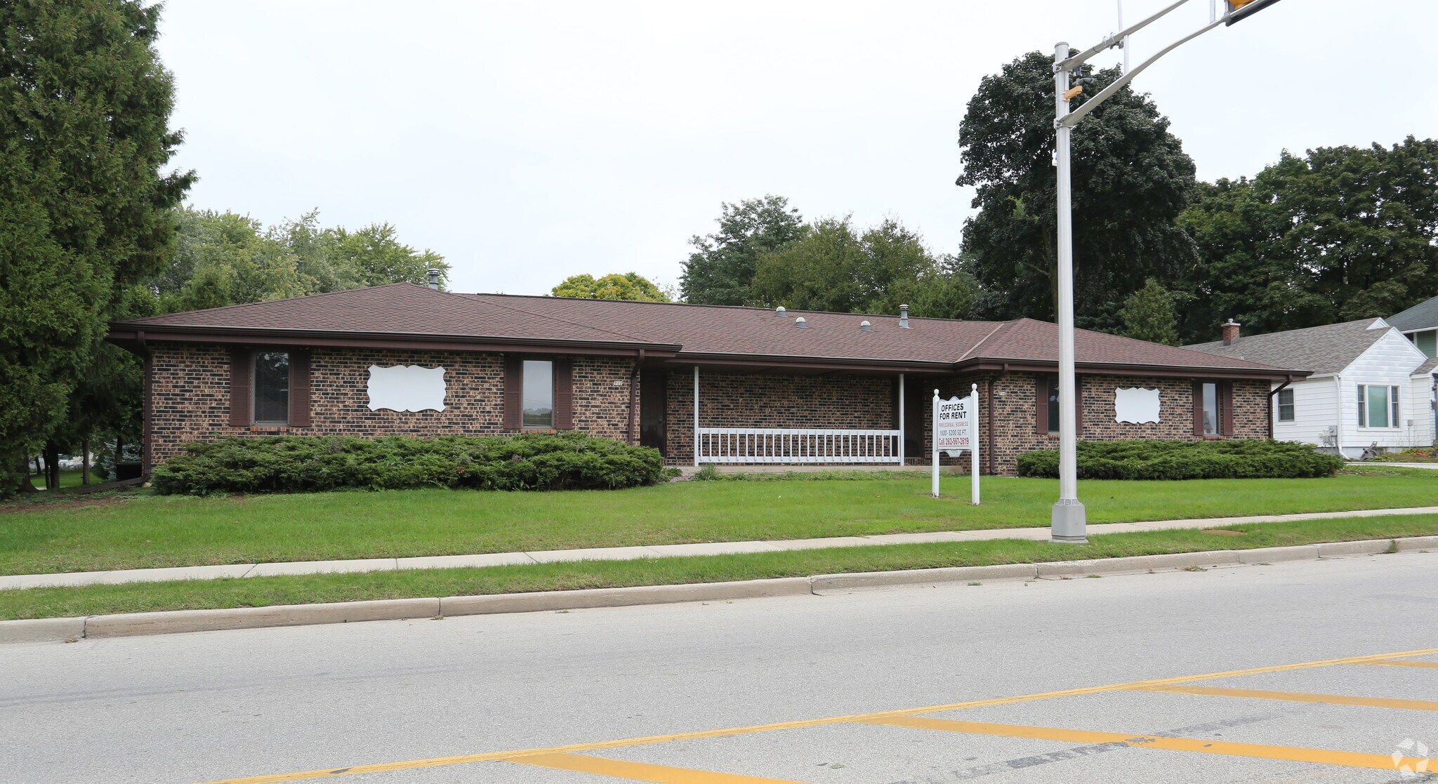 712-714 Summit Ave, Oconomowoc, WI for sale Primary Photo- Image 1 of 1