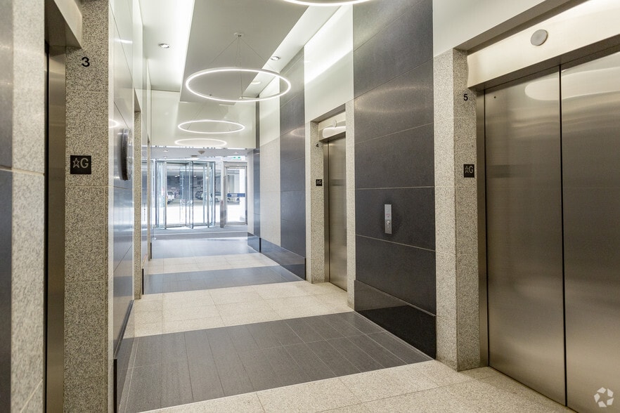 202 6th Ave SW, Calgary, AB for lease - Lobby - Image 3 of 14