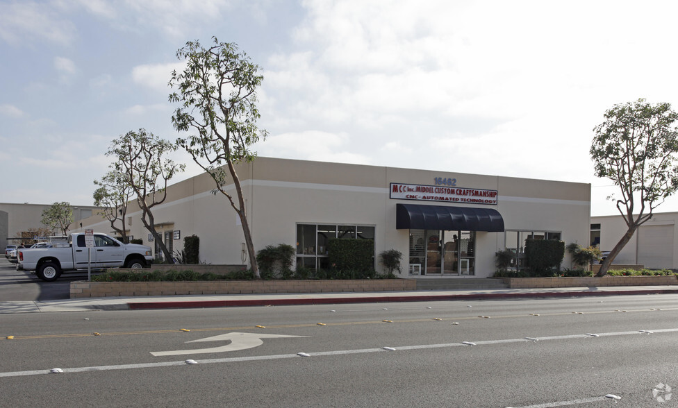 16462 Gothard St, Huntington Beach, CA for sale - Primary Photo - Image 1 of 1