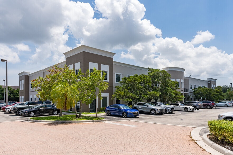 13595 SW 134th Ave, Miami, FL for lease - Primary Photo - Image 3 of 3