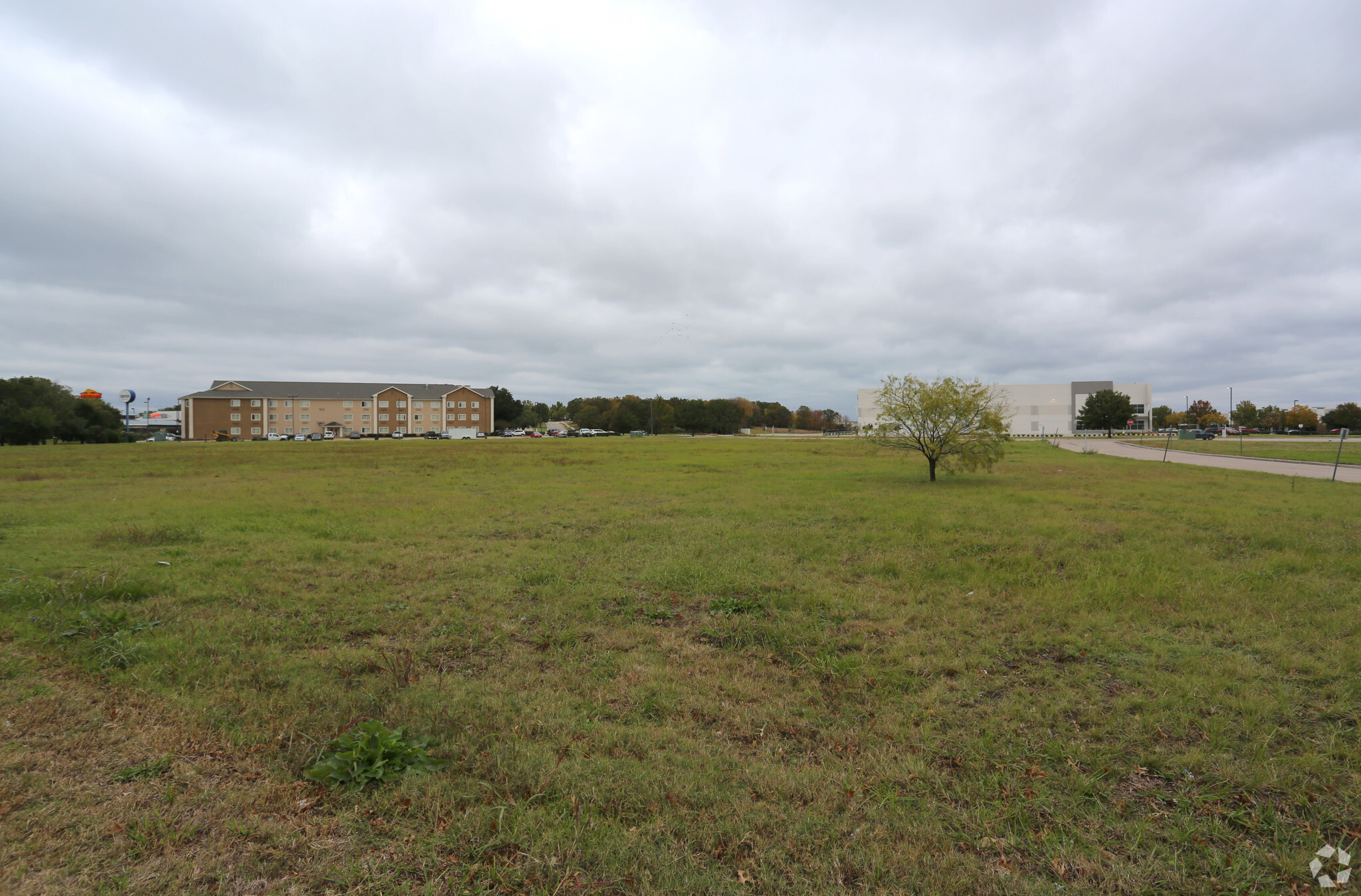 Lakepointe Dr E, Lewisville, TX for sale Primary Photo- Image 1 of 1