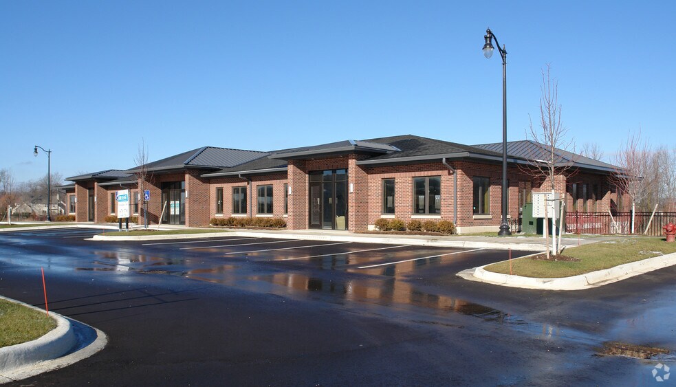 26000-26042 Pontiac Trl, South Lyon, MI for lease - Building Photo - Image 2 of 6