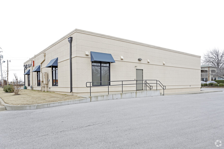 1900 W Walnut St, Rogers, AR for lease - Building Photo - Image 3 of 4