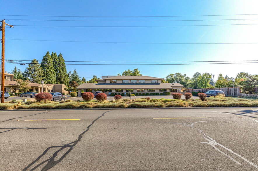 717 Murphy Rd, Medford, OR for sale - Building Photo - Image 1 of 11