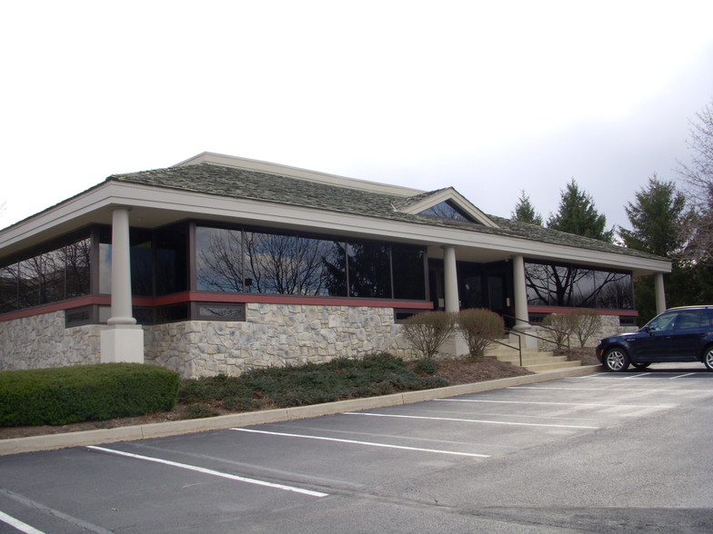 875 Berkshire Blvd, Wyomissing, PA for lease - Building Photo - Image 1 of 7