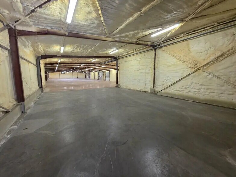 Industrial in Carros for lease - Interior Photo - Image 2 of 9