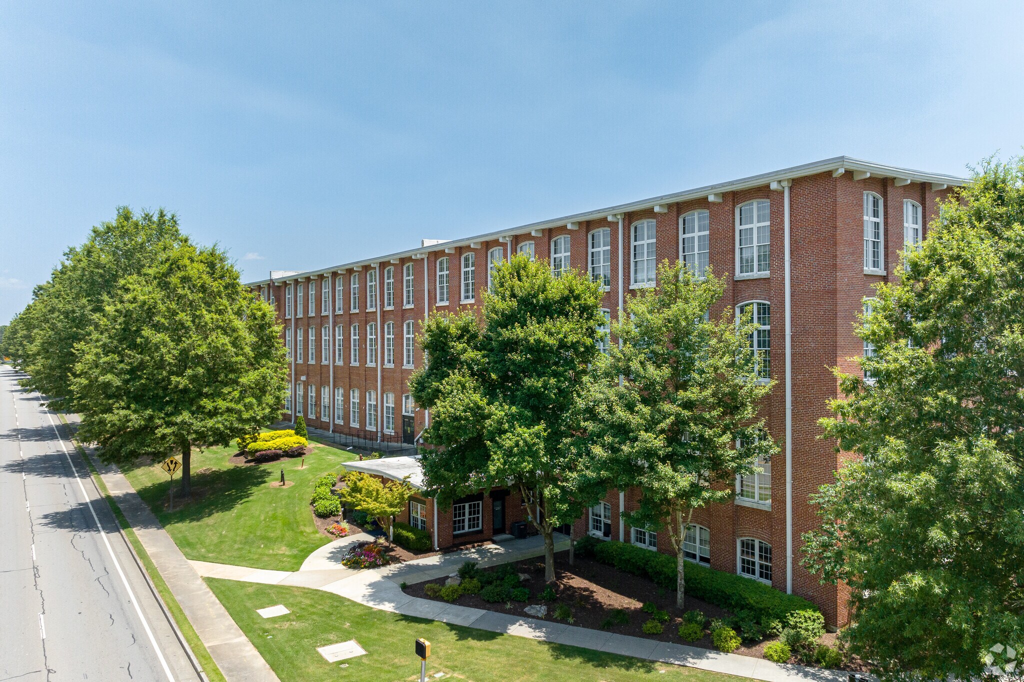 550 Riverstone Pky, Canton, GA for sale Primary Photo- Image 1 of 1