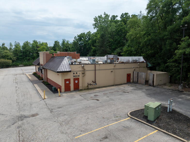 110 Montrose West Ave, Akron, OH for lease - Building Photo - Image 2 of 6