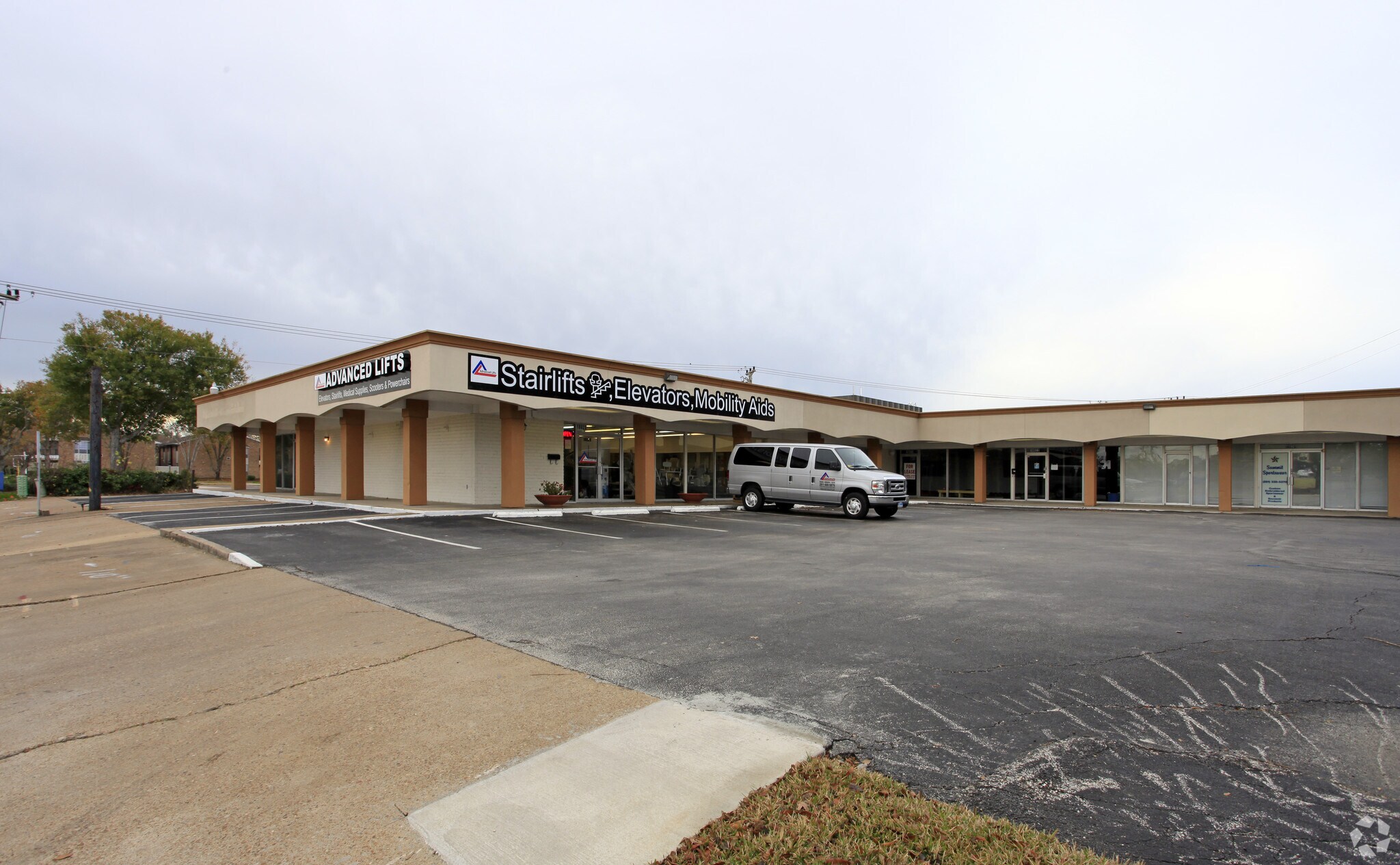 18018-18030 Nassau Bay Dr, Houston, TX for lease Primary Photo- Image 1 of 3