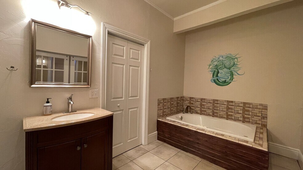 415 N Muskogee Ave, Tahlequah, OK for sale - Interior Photo - Image 2 of 45