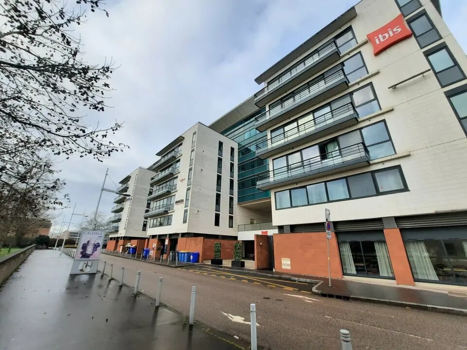 Location Bureaux 232 m² - Photo 1