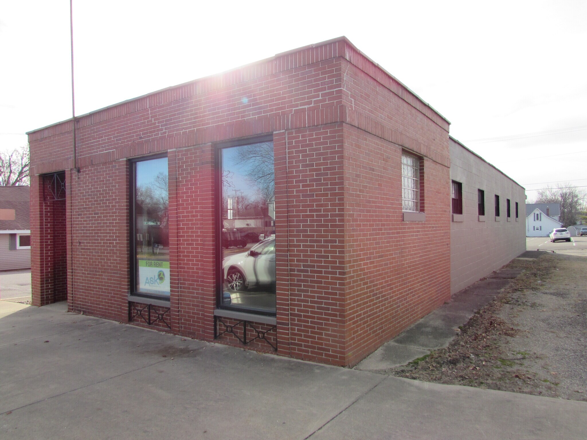 701 N Huntington St, Syracuse, IN for sale Primary Photo- Image 1 of 1