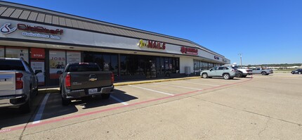 5704-5744 SW Green Oaks Blvd, Arlington, TX for lease Building Photo- Image 2 of 8