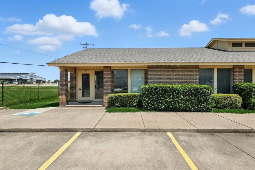 2218 Michigan Ave, Arlington, TX for lease - Building Photo - Image 1 of 17