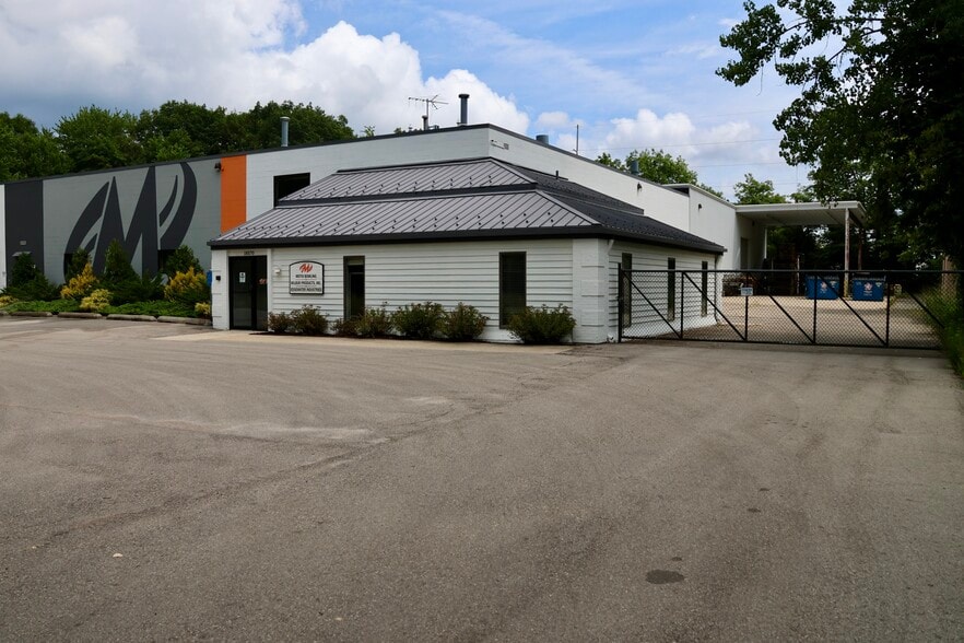 18570 Trimble Ct, Spring Lake, MI for sale - Building Photo - Image 2 of 3