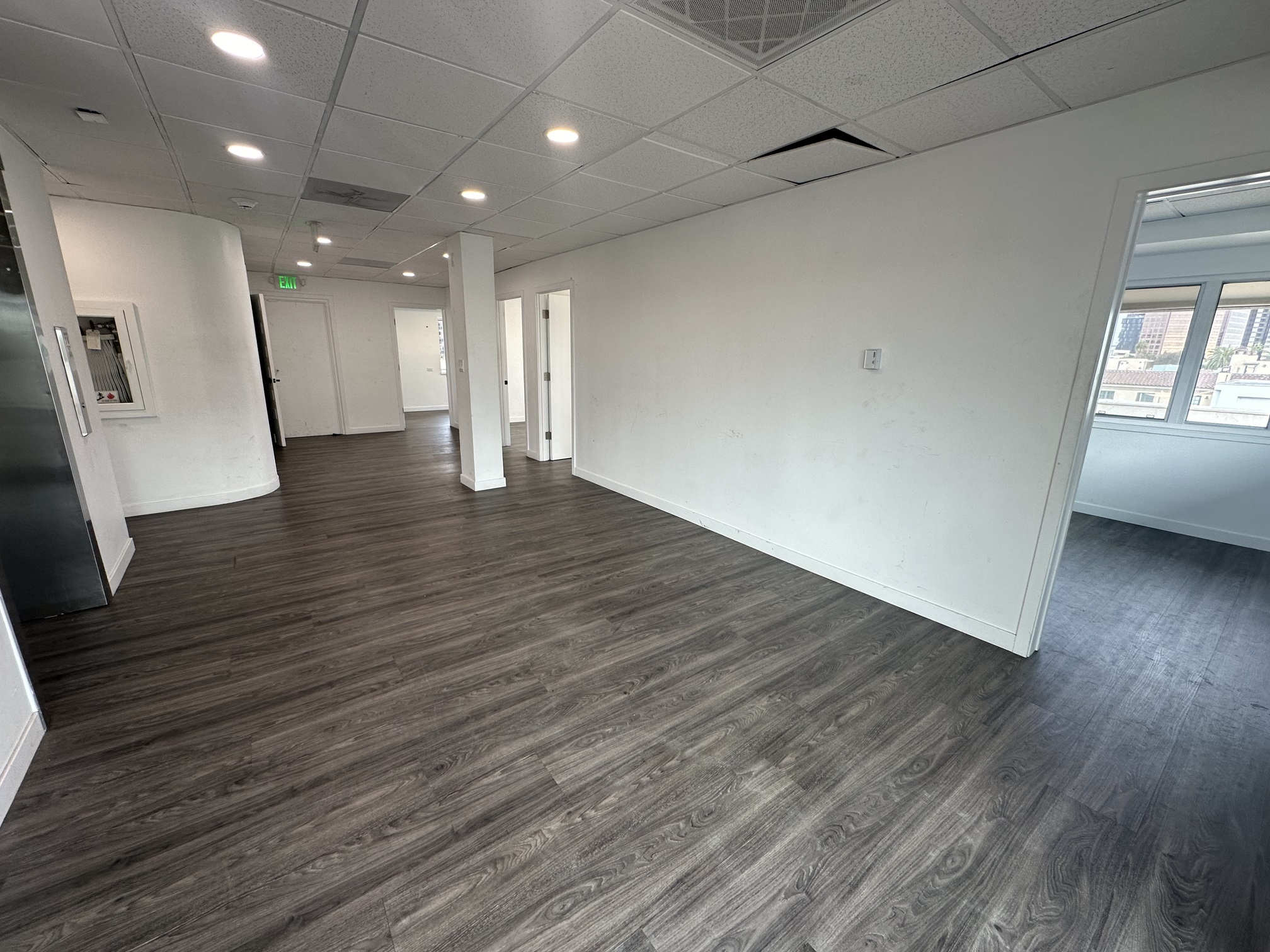 291 S La Cienega Blvd, Beverly Hills, CA for lease Interior Photo- Image 1 of 10