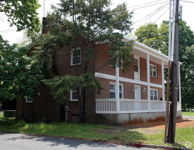 6 Leonardville Rd, Middletown, NJ 07748