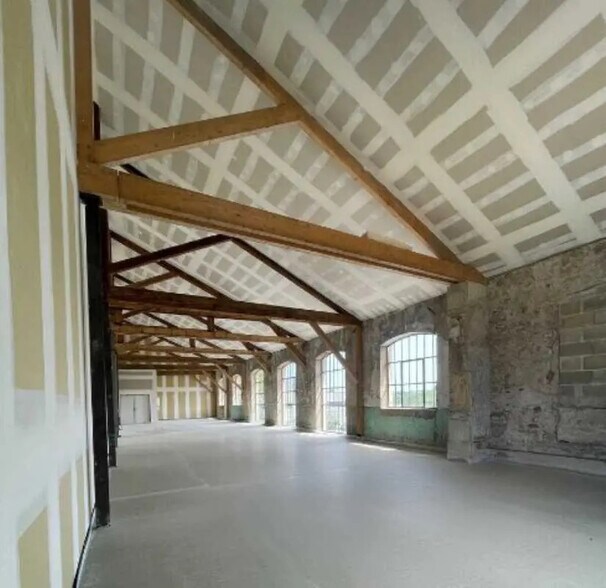 Industrial in Chaponost for sale - Building Photo - Image 2 of 11