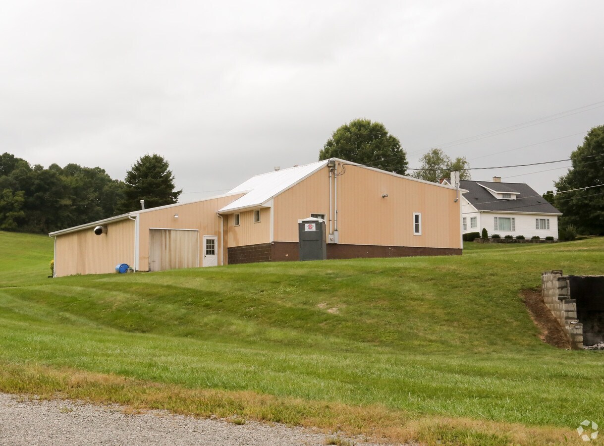 3245 Battlesburg St, East Sparta, OH 44626