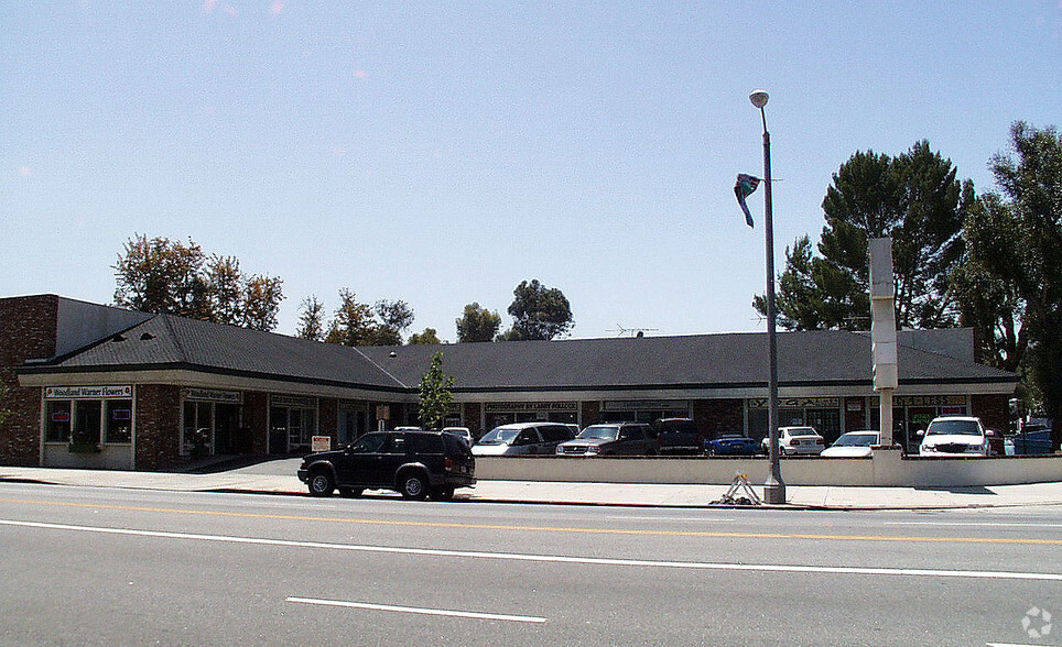 21212-21230 Ventura Blvd, Woodland Hills, CA for lease - Building Photo - Image 3 of 9