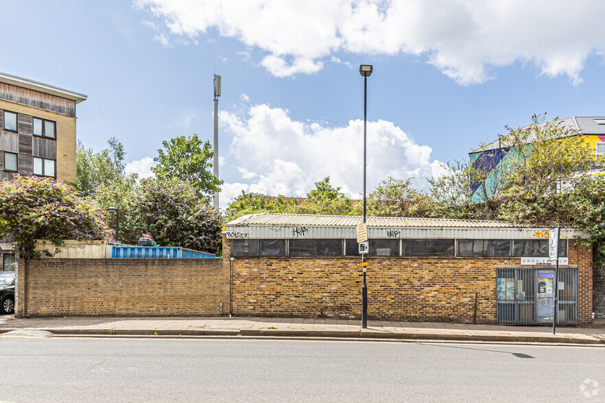 36 Hinton Rd, London for lease - Primary Photo - Image 1 of 1