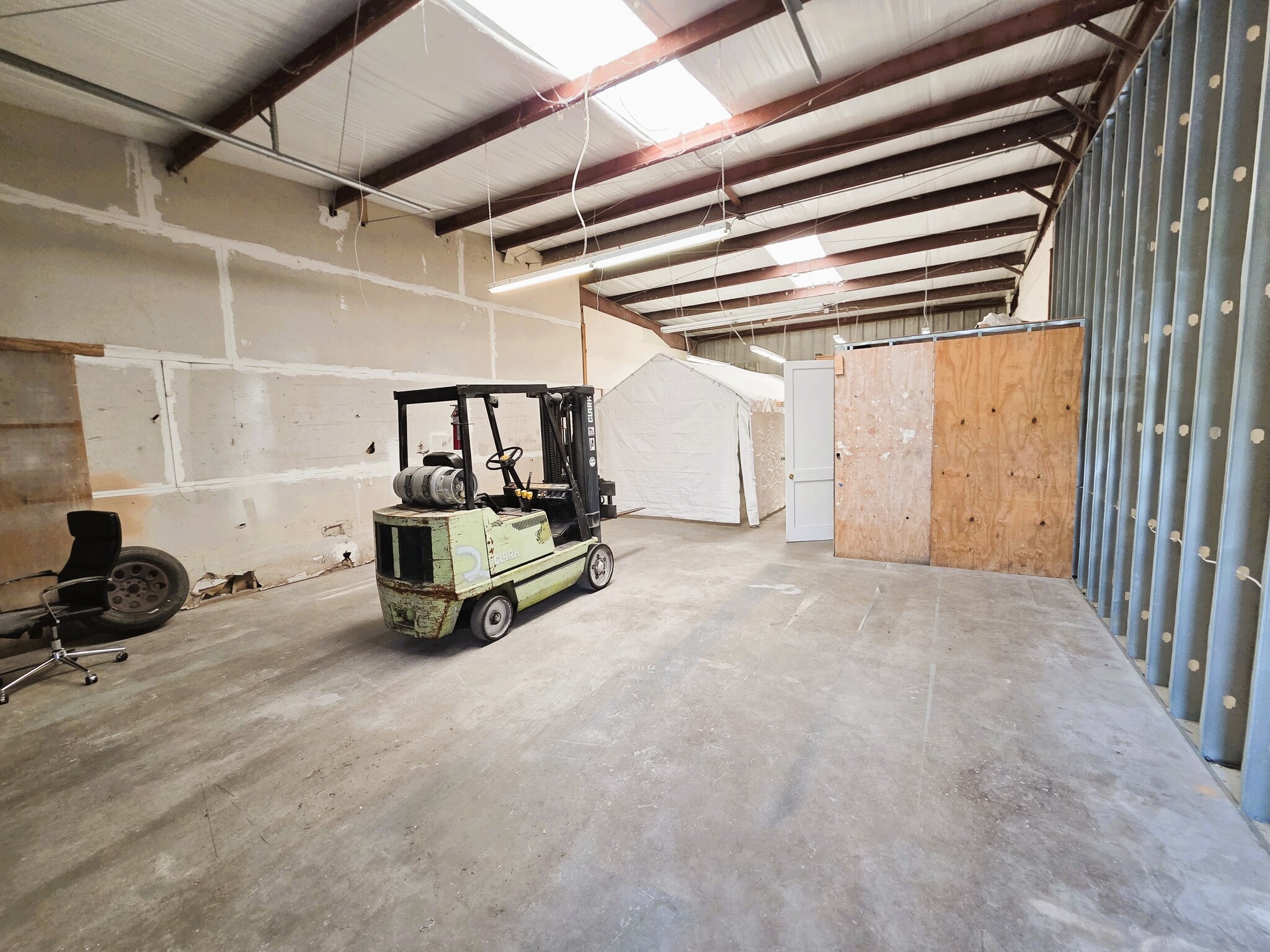 946 13th Ln, Vero Beach, FL for lease Interior Photo- Image 1 of 1
