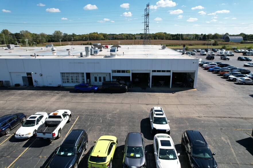 1385 E Chicago St, Elgin, IL for lease - Primary Photo - Image 1 of 10