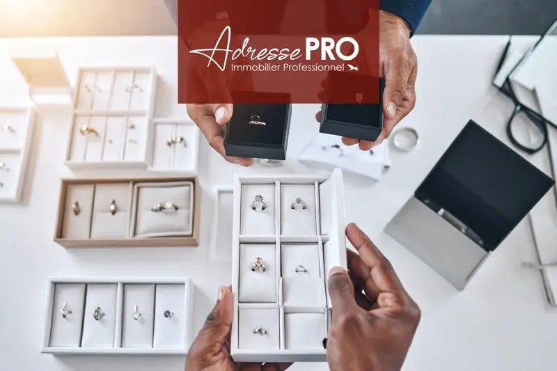 Retail in La Rochelle for lease Building Photo- Image 1 of 4