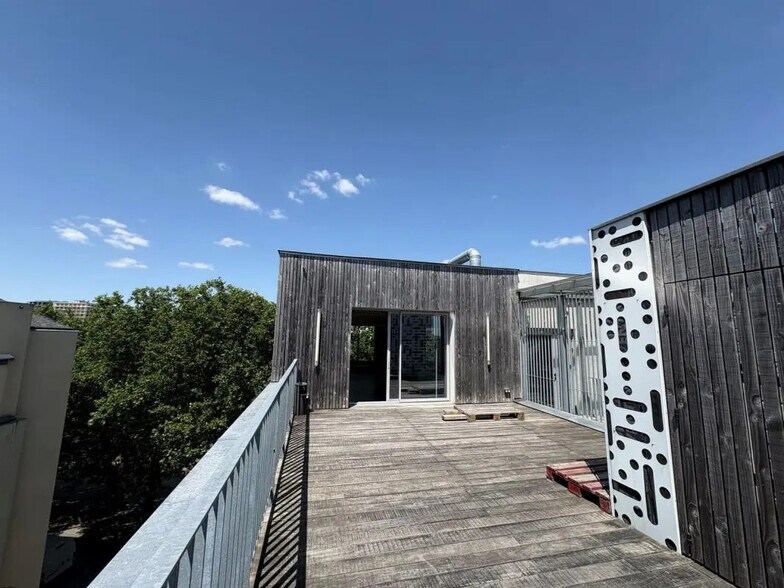 Office in Nantes for lease - Building Photo - Image 1 of 15