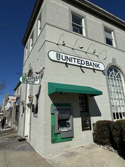 2401-2419 and 2525 Mt Vernon Ave portfolio of 5 properties for sale on LoopNet.com - Building Photo - Image 3 of 10