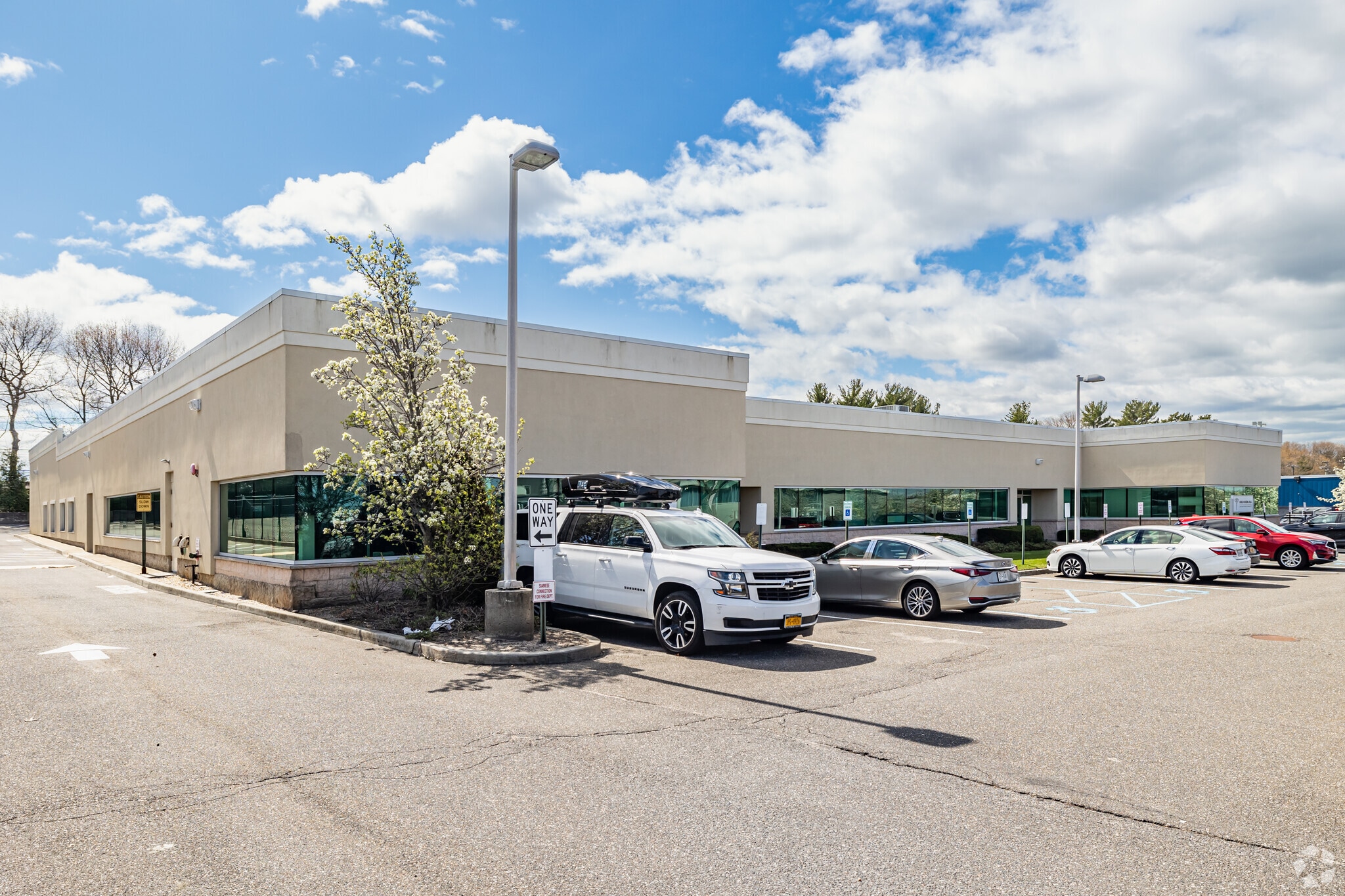 185 Express St, Plainview, NY for sale Primary Photo- Image 1 of 1