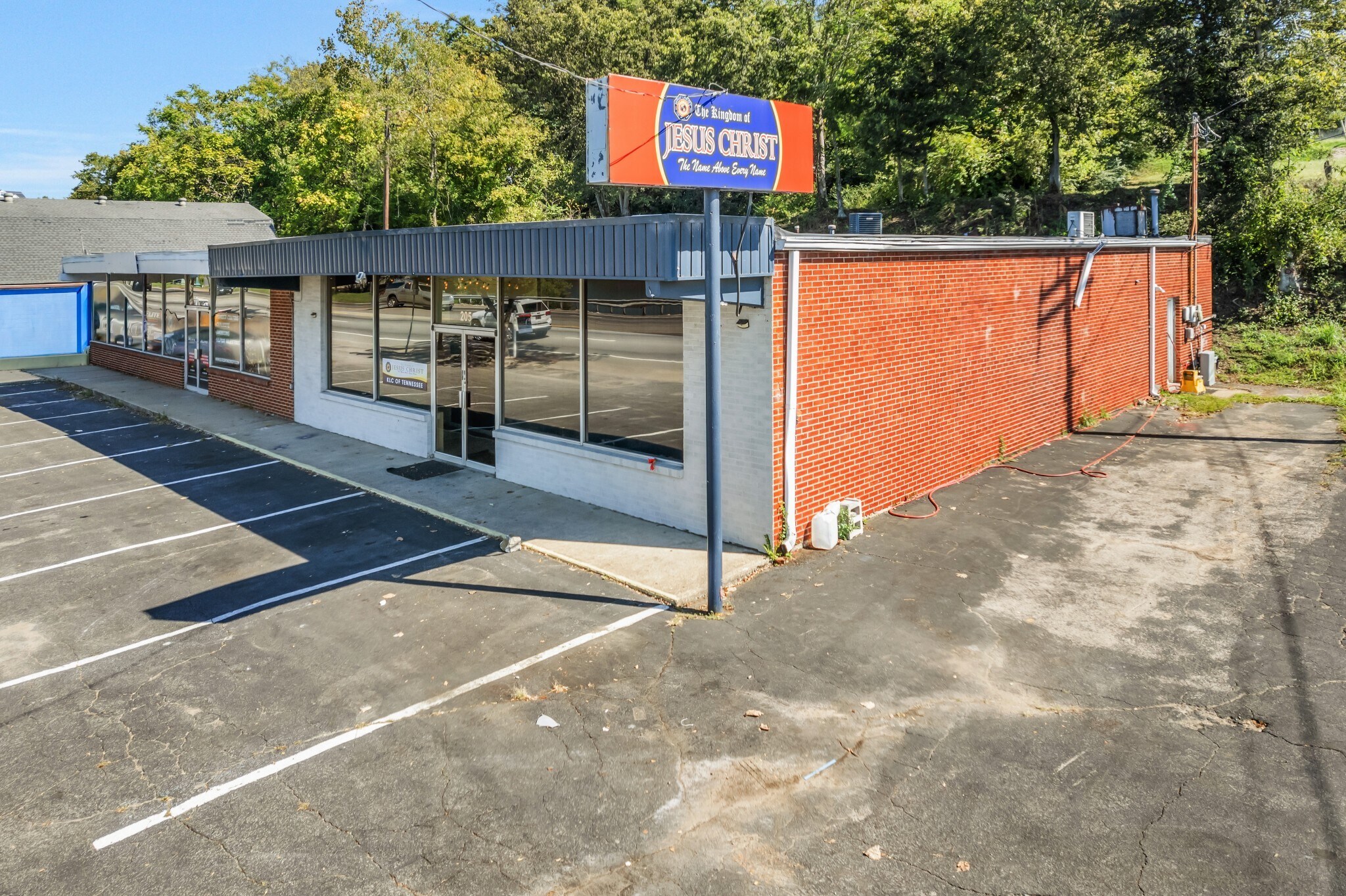 207 N Riverside Dr, Clarksville, TN for sale Primary Photo- Image 1 of 2