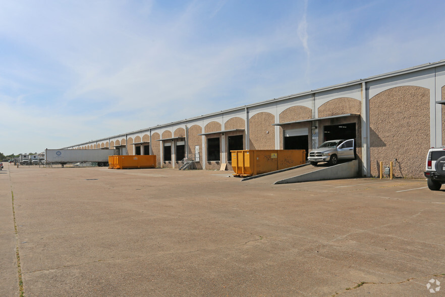 1244-1288 Silber Rd, Houston, TX for lease - Building Photo - Image 2 of 3