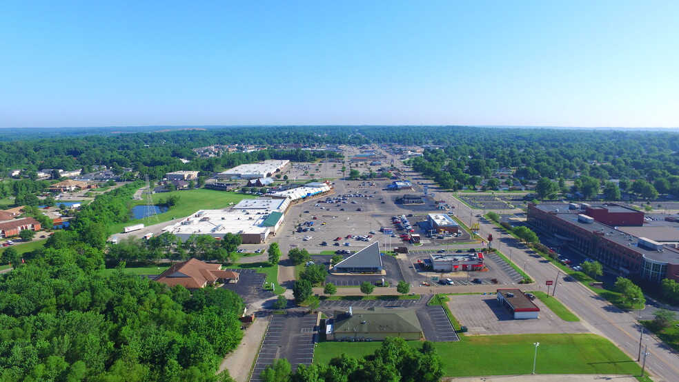 3710-3748 N 1st Ave, Evansville, IN for lease - Building Photo - Image 3 of 3