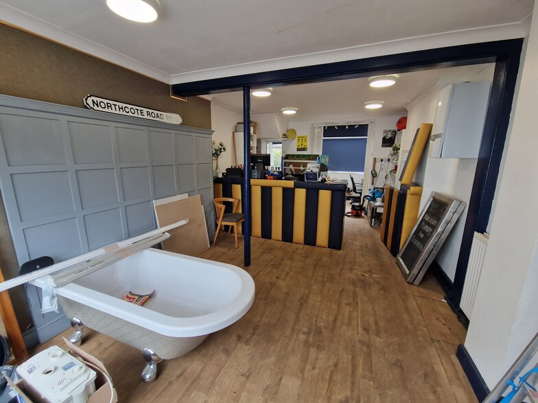 72-72A Chatham Rd, London for lease - Interior Photo - Image 2 of 3