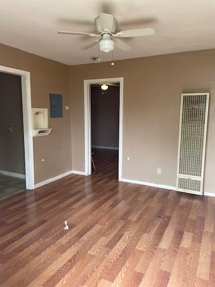 920 S Bryan St, Amarillo, TX for sale - Interior Photo - Image 2 of 6