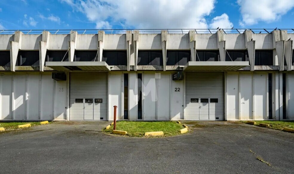 Flex in Évry-Courcouronnes for lease - Building Photo - Image 2 of 11