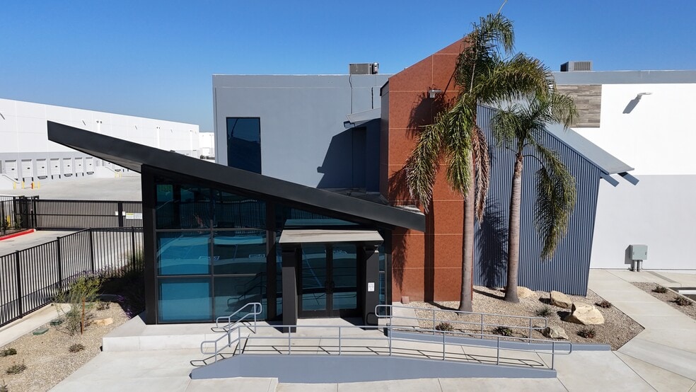 16325 S Main St, Gardena, CA for lease - Building Photo - Image 2 of 12