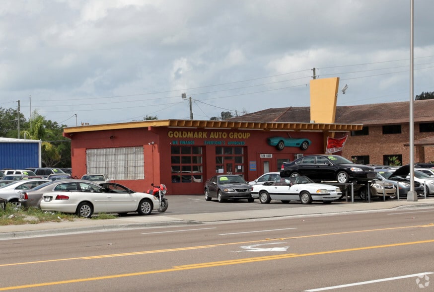 4000 Bee Ridge Rd, Sarasota, FL for sale - Primary Photo - Image 1 of 2