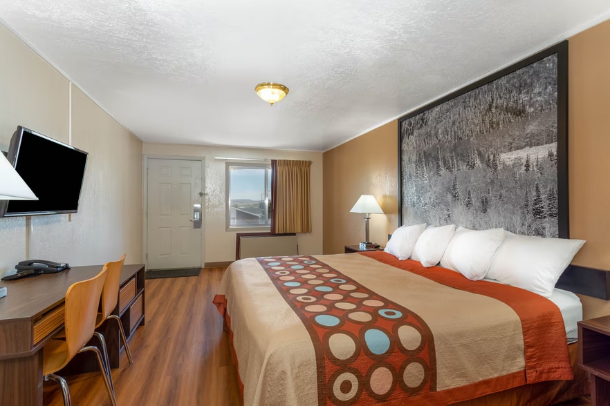 1710 Harrison Dr, Evanston, WY for sale - Building Photo - Image 2 of 8