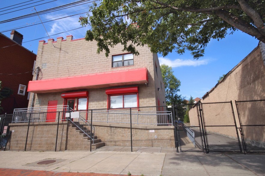 211 Canal St, Staten Island, NY 10304