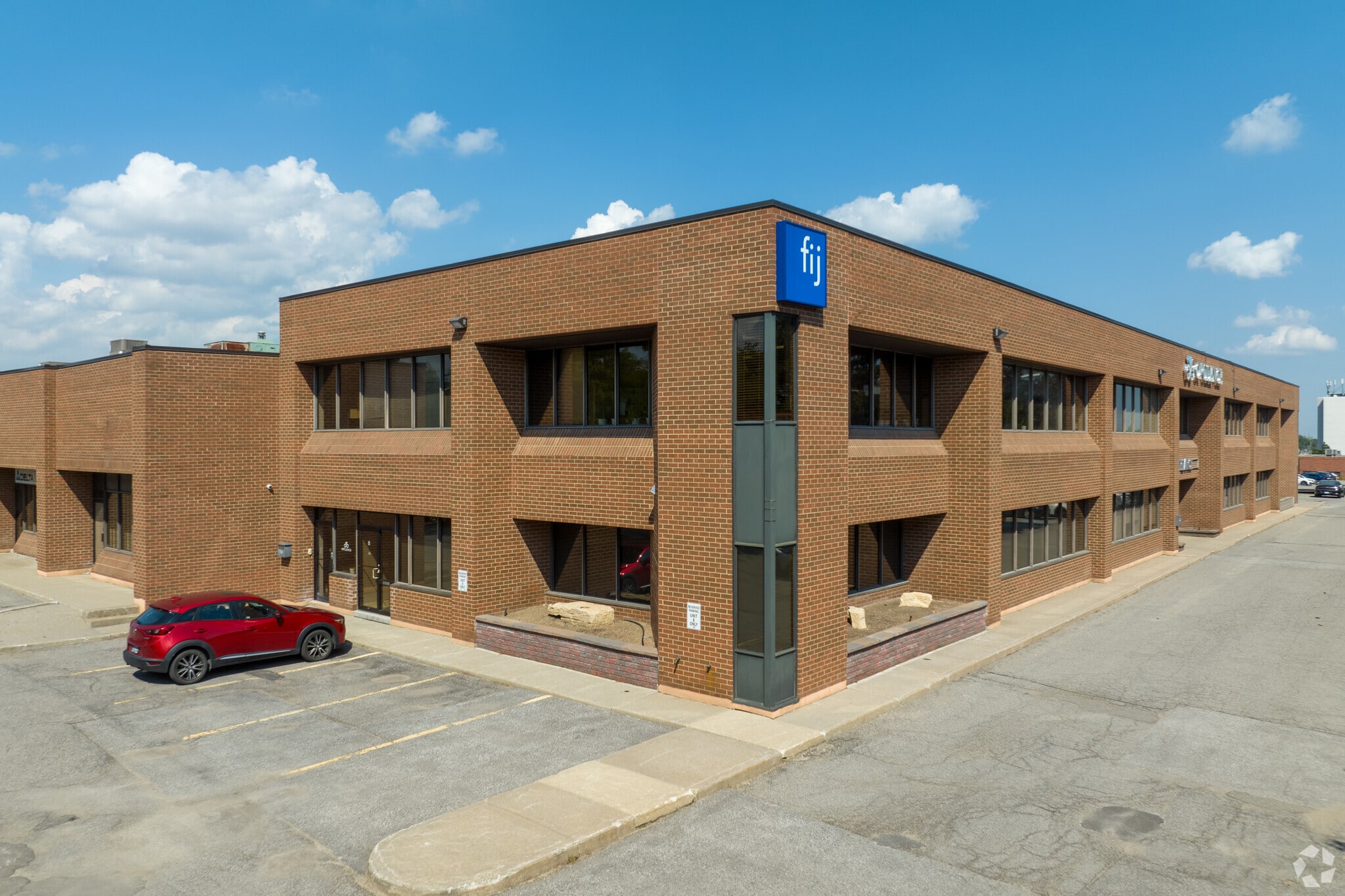 50 W Pearce St, Richmond Hill, ON for sale Primary Photo- Image 1 of 1