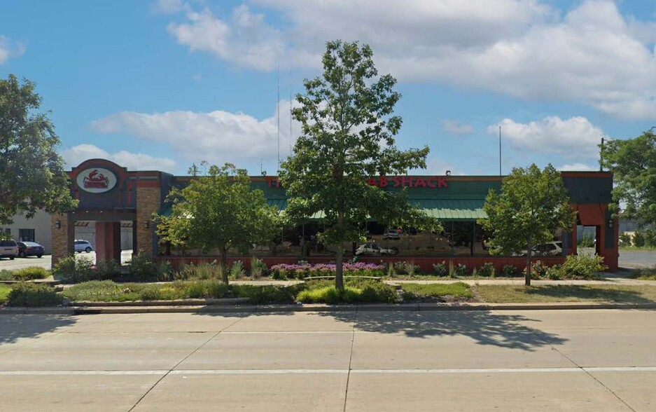 5265 N Port Washington Rd, Milwaukee, WI for sale - Building Photo - Image 1 of 4