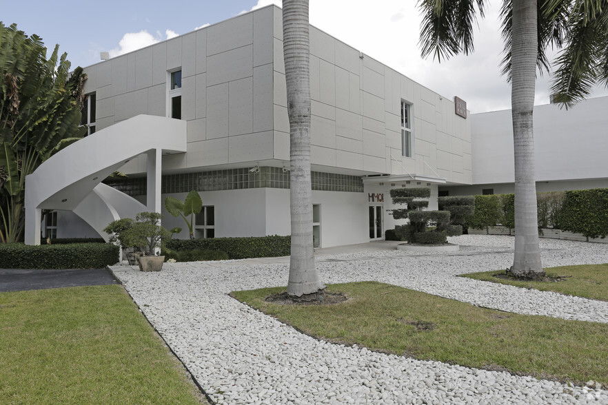 3621 NE Miami Ct, Miami, FL for lease - Primary Photo - Image 1 of 6