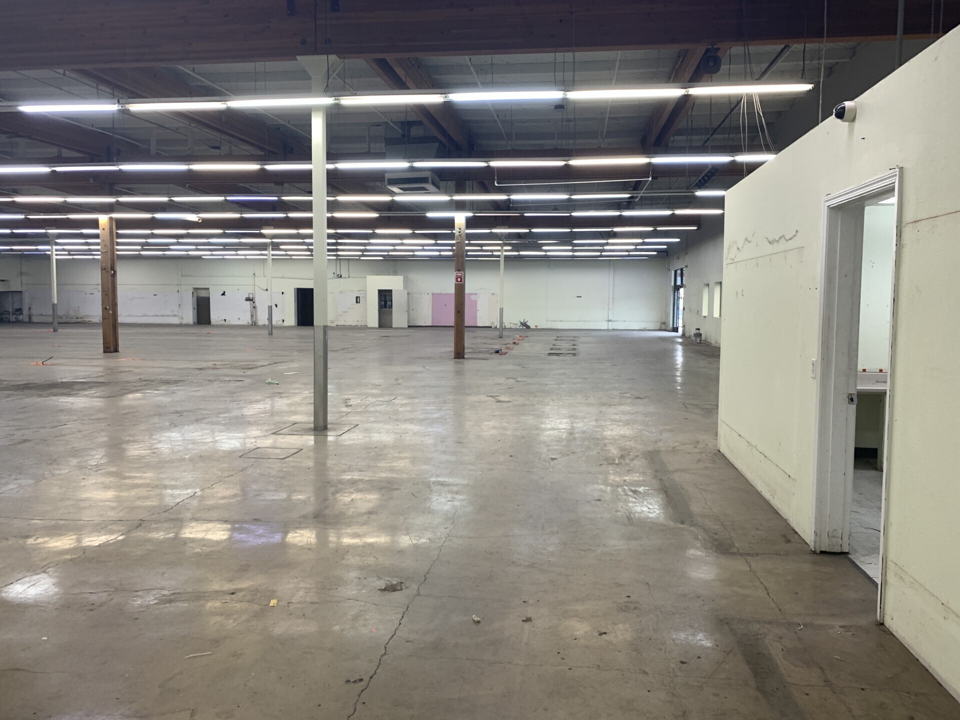 299 D St NE, Salem, OR for sale Interior Photo- Image 1 of 5