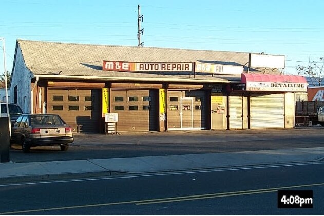 637 Woodfield Rd, West Hempstead, NY for sale - Primary Photo - Image 1 of 1