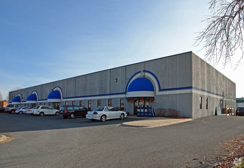 1901-1933 Curve Crest Blvd W, Stillwater, MN for sale - Primary Photo - Image 1 of 1